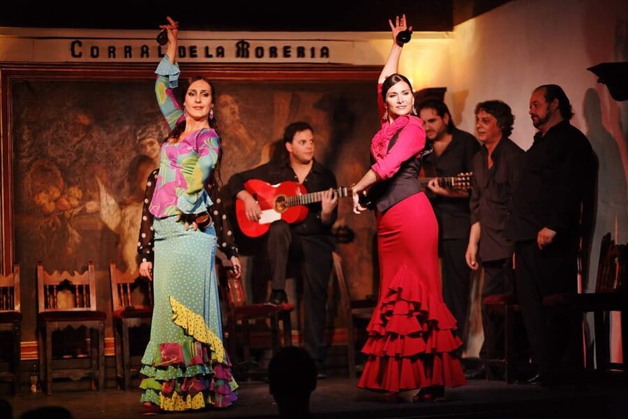 Seville: Half-Day Flamenco & Tapas Night - Three tapas stops and Spanish wine