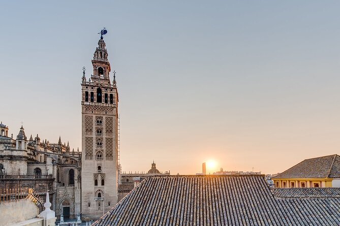 Seville Night Tour with Tablao Flamenco Show - What the guides and transport add