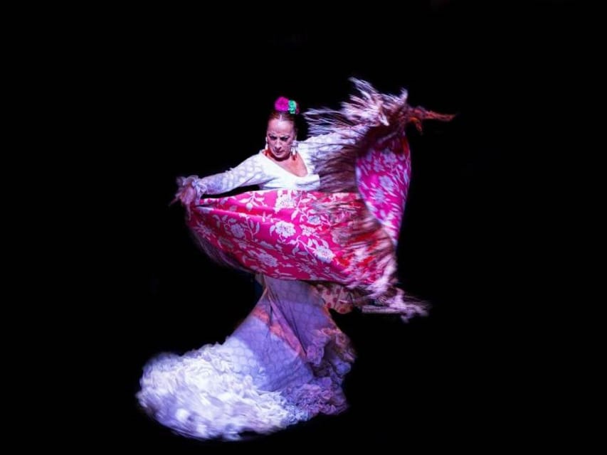 Seville: Tapas Dinner and Flamenco Show - Starting the evening at Petit Comite