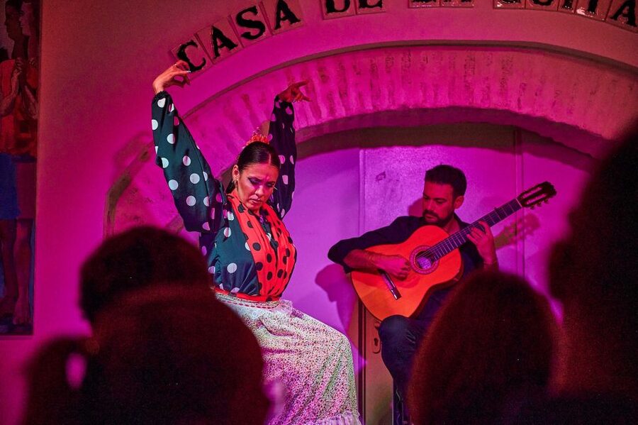 Seville: Ticket to Flamenco Show at La Casa de la Guitarra - The best timing for your evening