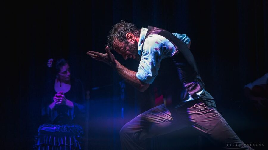 Seville: Traditional Flamenco Show in Triana - Two dancers turn rhythm into a story