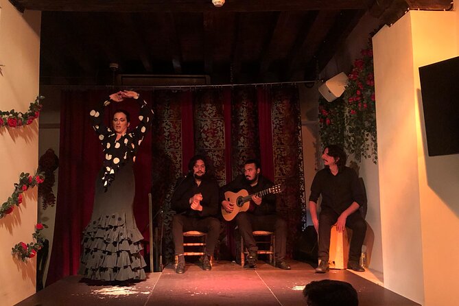 Skip the line: Tablao Flamenco Andalusí Ticket - Traditional feeling instead of a big spectacle