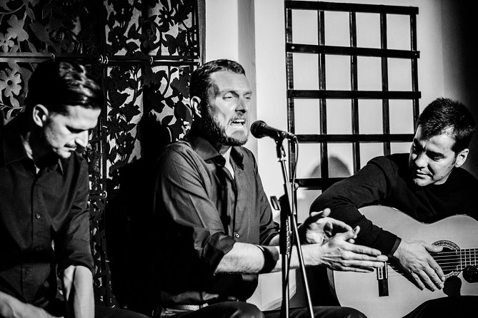 Skip the line: Tablao Flamenco Andalusí Ticket - Entering the Arenal setting