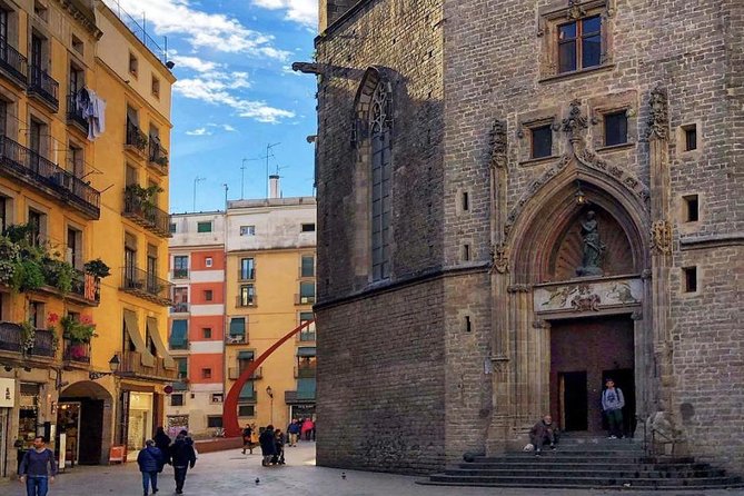 Small Group Barcelona Walking Tour, Flamenco Show & Tapas Dinner - Starting at Plaça de Catalunya at 6:30pm