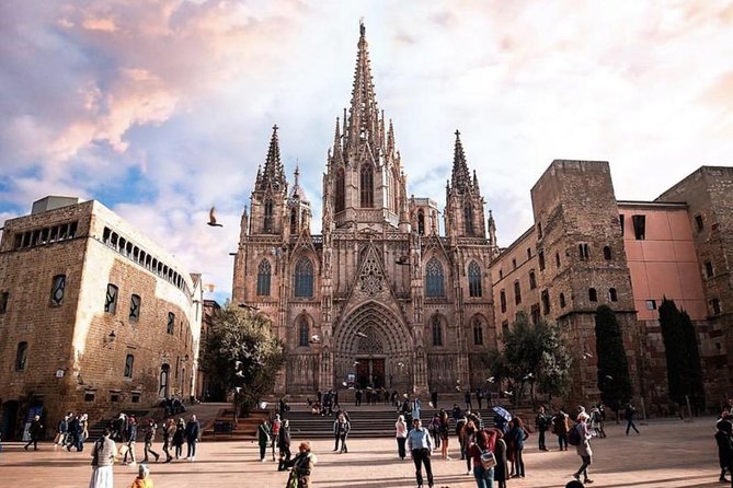 Small Group Barcelona Walking Tour, Flamenco Show & Tapas Dinner - Tapas and Wine in La Ribera