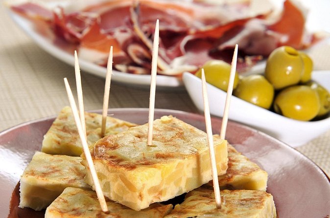 Tapas and Flamenco Show Small Group Tour in Barcelona - Flamenco in one of Barcelona’s older venues