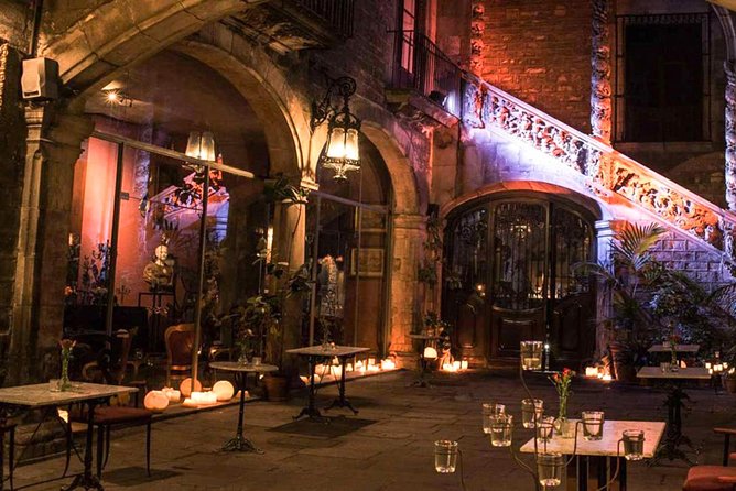 Tapas, Wine and Flamenco Private Tour in Barcelona - Plaça Reial and the Gaudí streetlamps