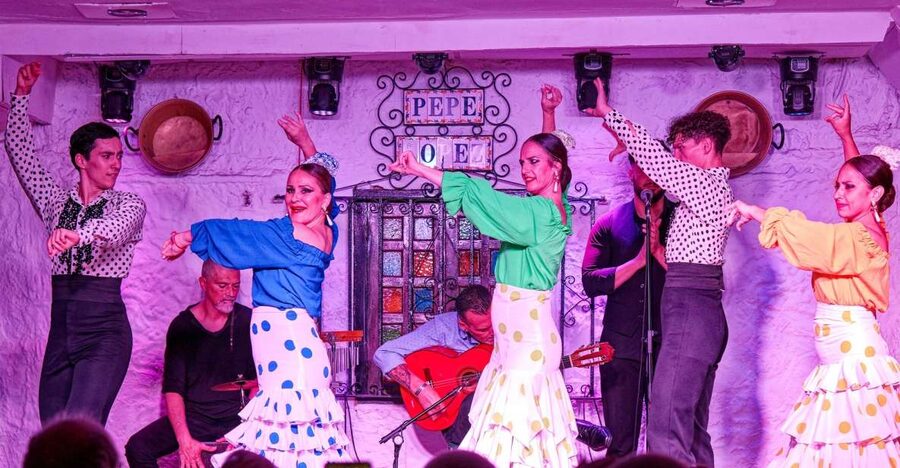 Torremolinos: Flamenco Show with Drinks - Entering Pepe López, a Torremolinos flamenco institution since 1965