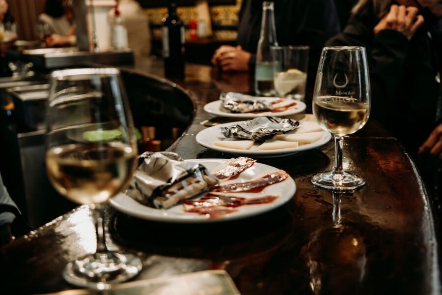 Triana: Authentic Flamenco & Tapas Tour - Flamenco in Triana, with the stage close by