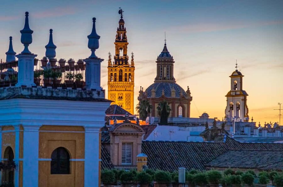Unforgettable Seville: Tour of Seville and the Jewish Quarter + Flamenco Show - Starting at Plaza Nueva and Seville’s civic center