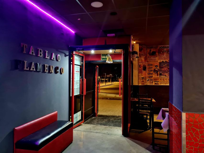 Valencia: Flamenco at Toro y La Luna with optional Dinner - Why the small venue matters