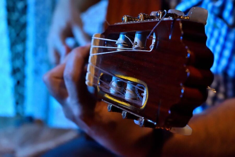 Valencia: Flamenco at Toro y La Luna with optional Dinner - Choosing show-only or dinner and show