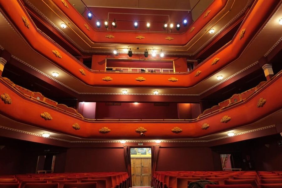 Valencia: Flamenco Show TEATRE TABLAO FLAMENCO in Teatro Talia - Why the theater setting changes the experience