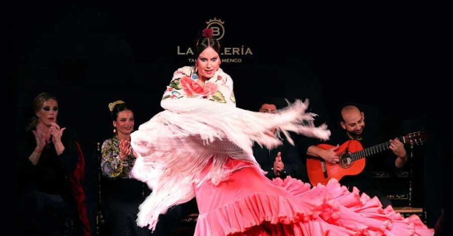 Valencia: Flamenco Show with Dinner at La Bulería - Premium or VIP Excellence: what changes